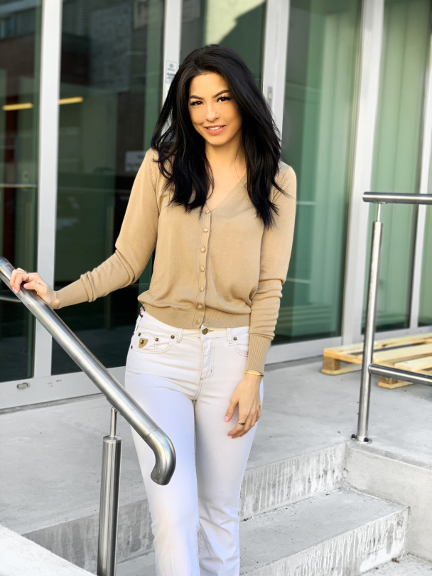 Stinna Knit deep V-Cardigan - Image 1