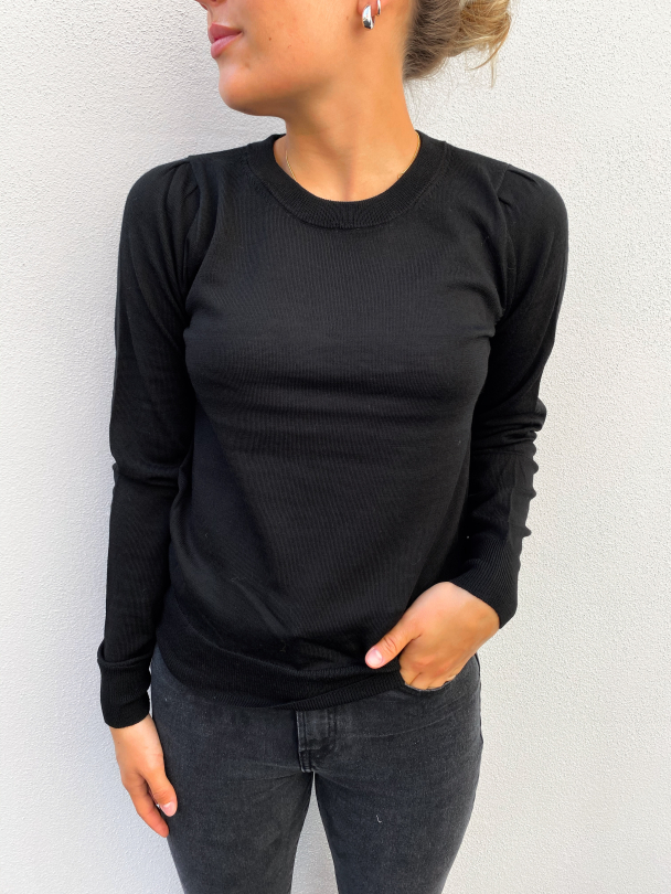 Lira Knit O-Neck - Black - Image 1