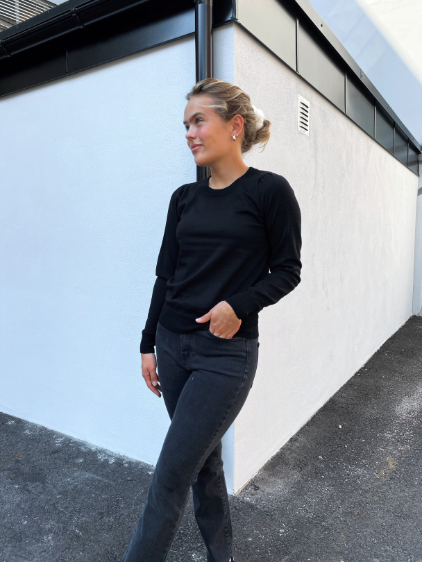 Lira Knit O-Neck - Black - Image 3