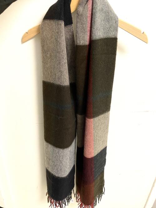 Rutet ullskjerf - Brunt, rødt, grått, mørkebrunt