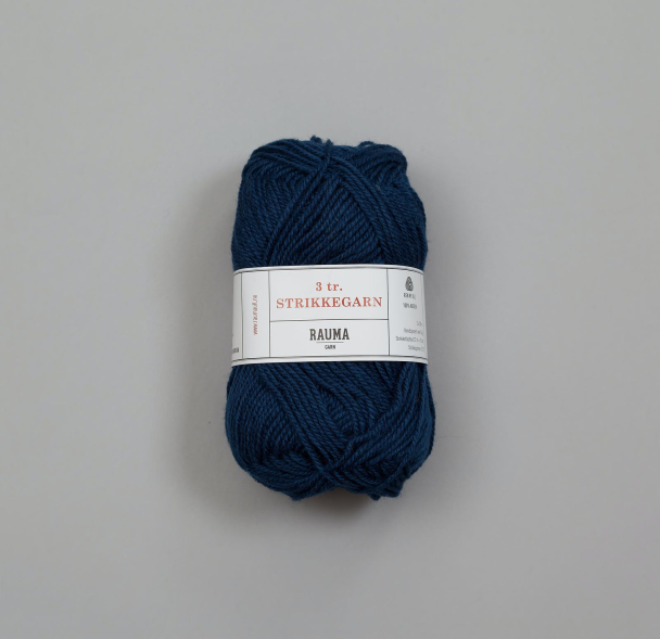 Rauma 3-tråds strikkegarn - 147 Mørk Bondeblå