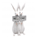 Harefamilie med skilt "welcome"