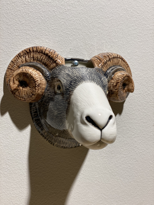 Bukk veggvase fra - Quail Ceramics