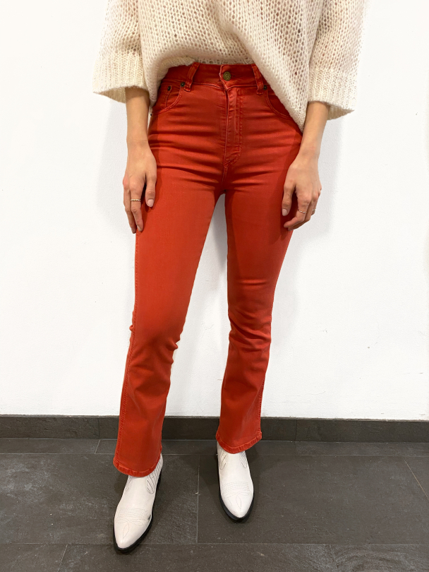 Malena Megalia Cayenne - Image 1