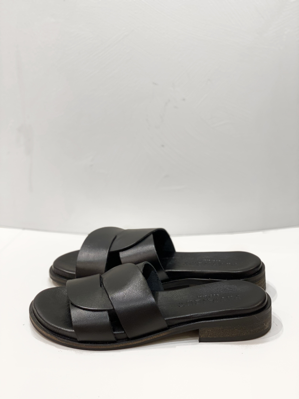 Riley - Black  - Image 3