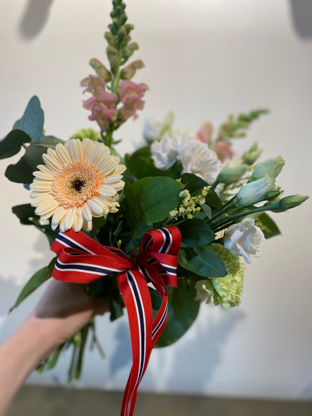 Lys 17. Mai-bukett med sløyfe - Image 6
