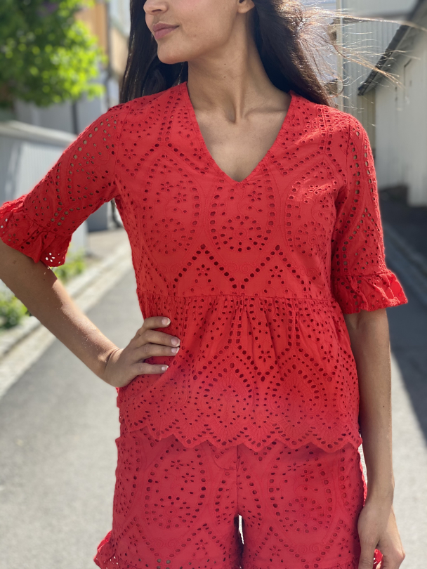 Josefine 2/4 Top - High Risk Red - Image 1