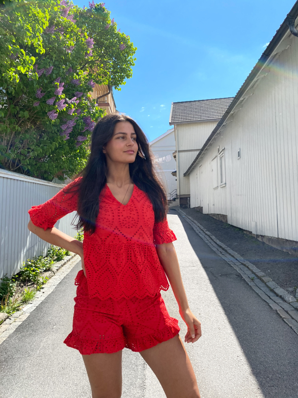 Josefine 2/4 Top - High Risk Red - Image 3