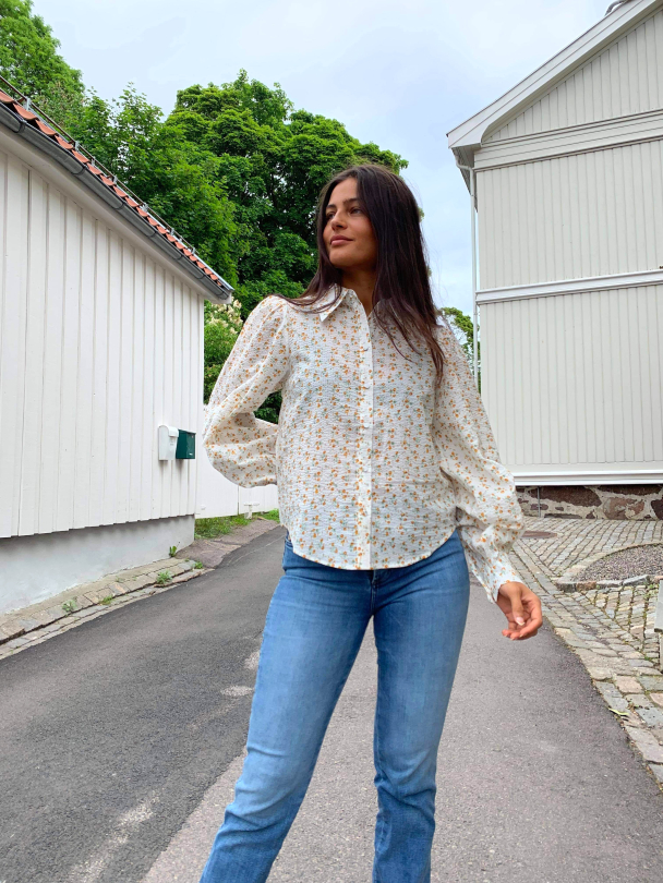 Maddy Shirt - Eggnog Aop  - Image 2