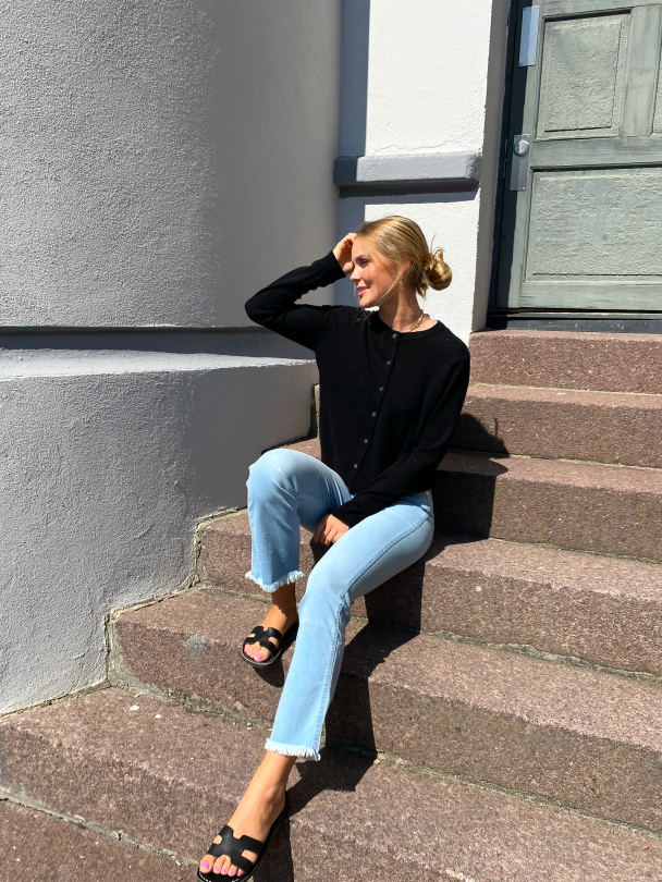 Fudge Cashmere Knit - Black  - Image 2