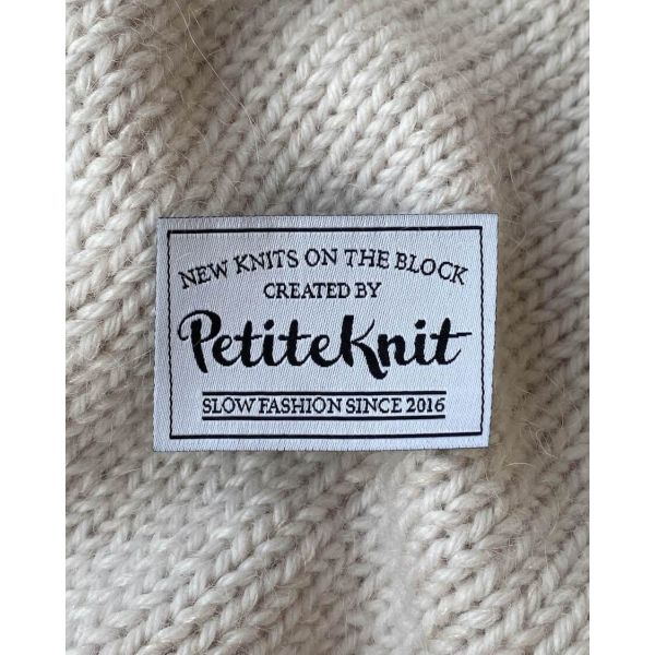 Merkelapp PetiteKnit - New knits on the block