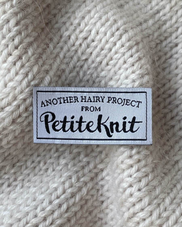 Merkelapp PetiteKnit - Another hairy project