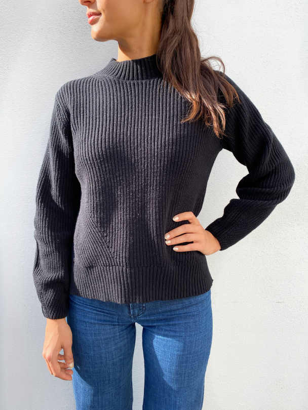 Leslie Knit O-Neck - Black  - Image 1