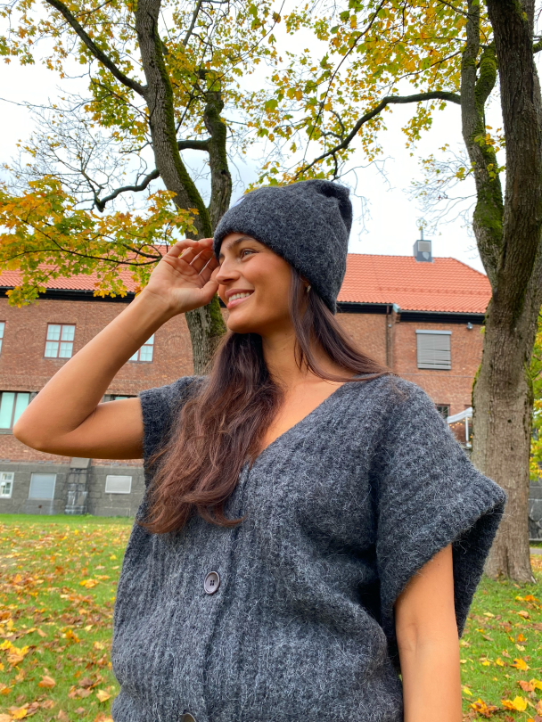 Odda Beanie - Raven Black  - Image 3