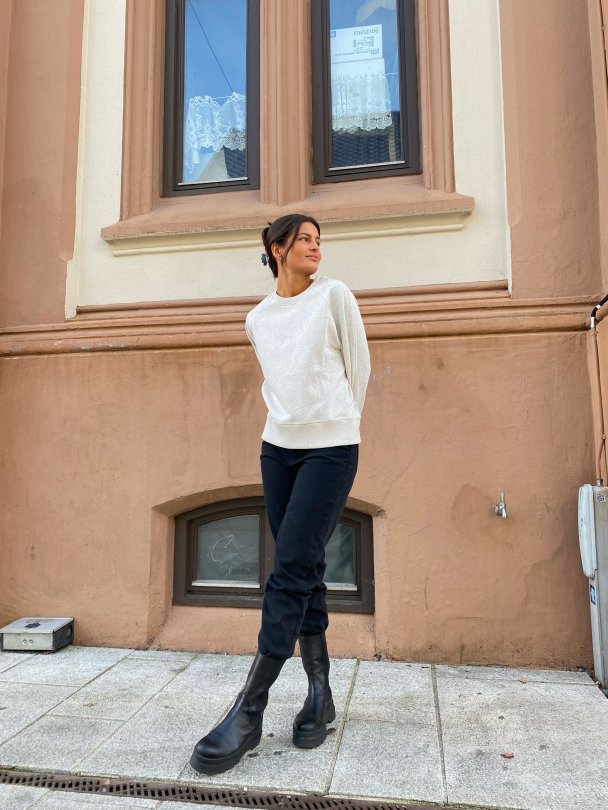 Liesel Sweat  - Image 3