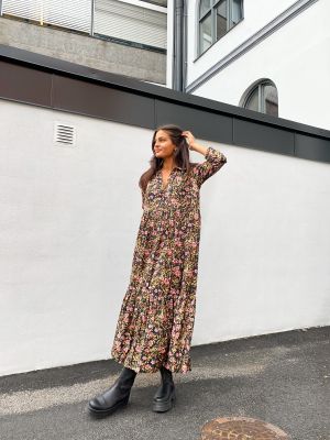 by timo delicate button down gown