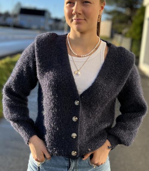 Strikkejakke med puffermer, mørk blå Navy Collection By Lene