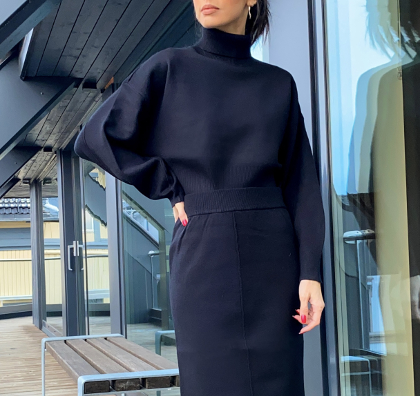 Talli Short Pullover - Black  - Image 1