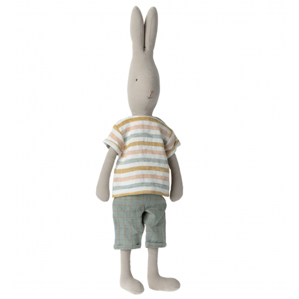 Kanin i shorts og t-skjorte fra Maileg - størrelse 4