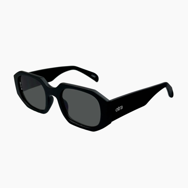 Vera Black  - Image 2
