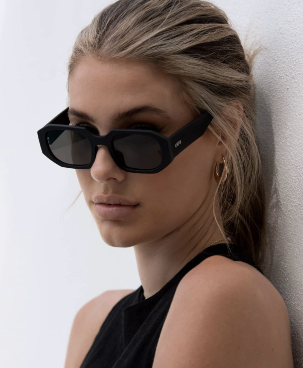 Vera Black  - Image 3