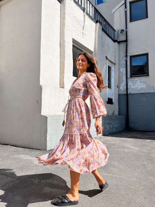 Everyday Midi Dress - Wallpaper  - Image 3