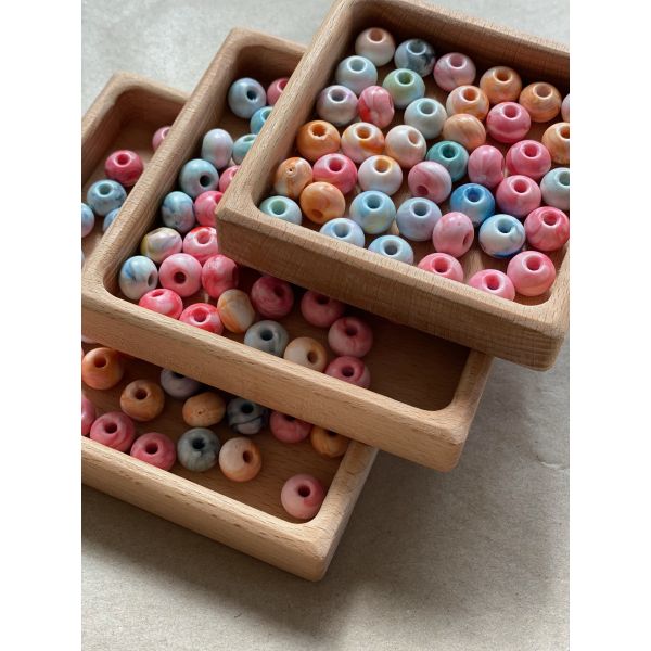 Sorteringsbrett + perler og knapper fra The Little Coach House, perler og. knapper fra plasteriet