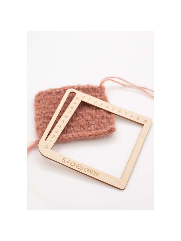 Pinnemål og strikkefasthetmåler i tre (10cm) - Image 2