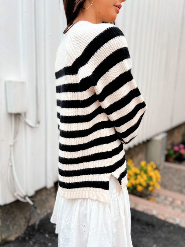 Mathea Knit O-Neck - Black  - Image 3