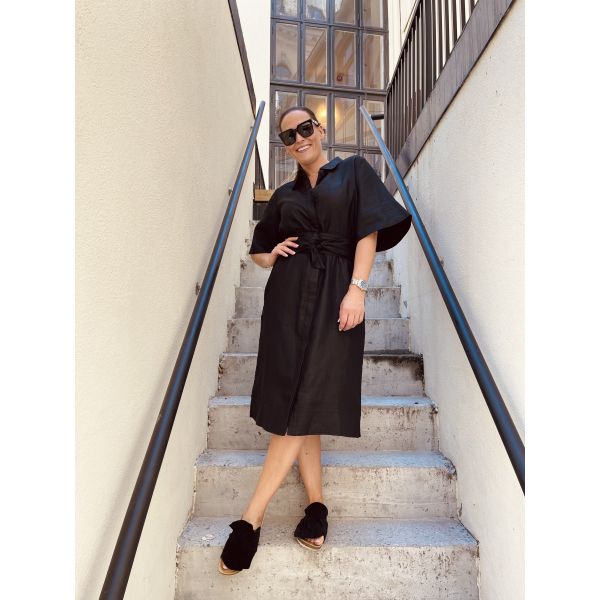 UNE DRESS