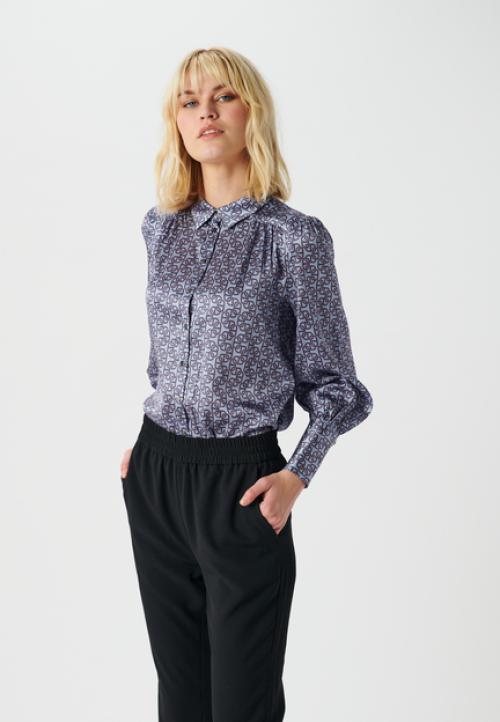 Cadence Shirt Loop Glosier with volume sleeves