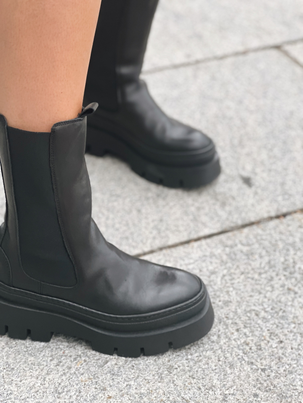 Samira Nubuck - Black  - Image 2