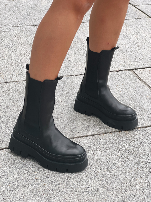 Samira Nubuck - Black  - Image 1