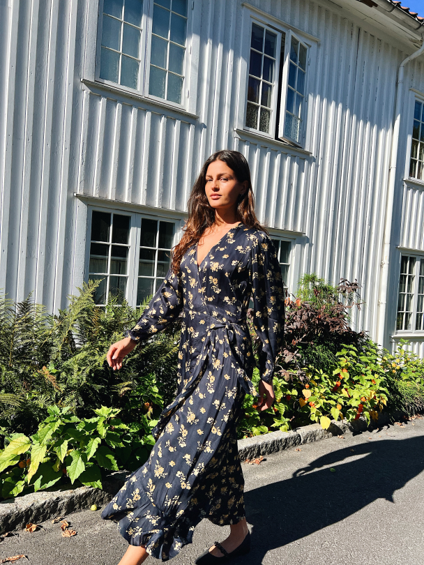 Nikoline Midi Dress - Vintage Bloom  - Image 4