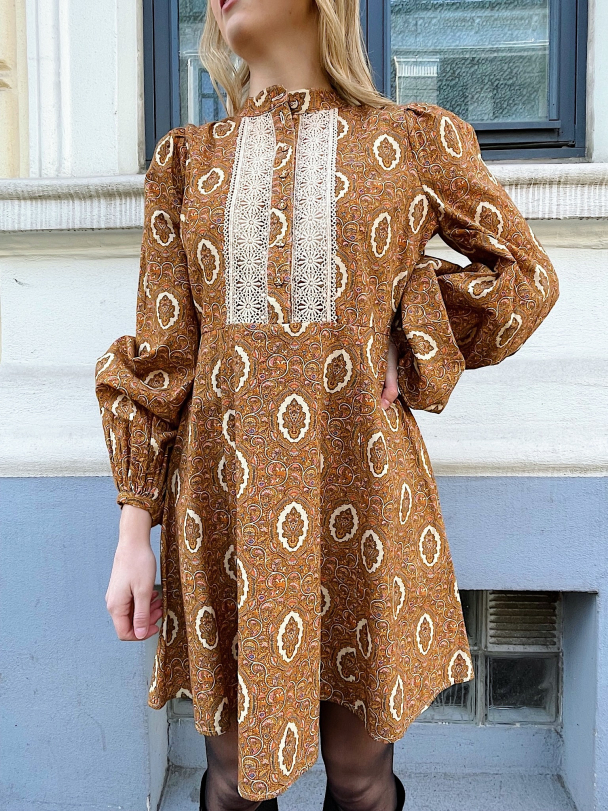 Winter Cotton 50 s Dress -Paisley - Image 1