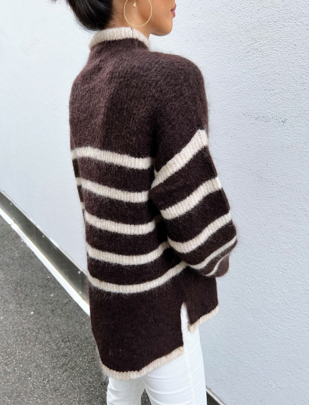 Ovalis Knit T-Neck - Delicioso - Image 6