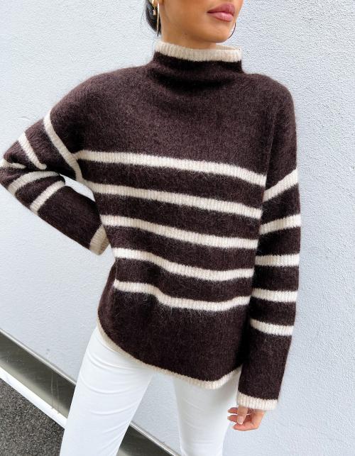 Ovalis Knit T-Neck - Delicioso