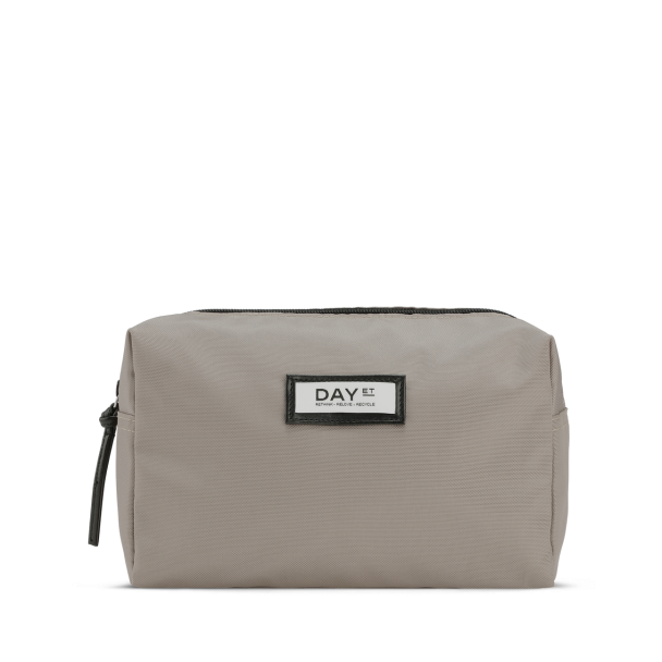 DAY Gweneth Beauty - Image 1