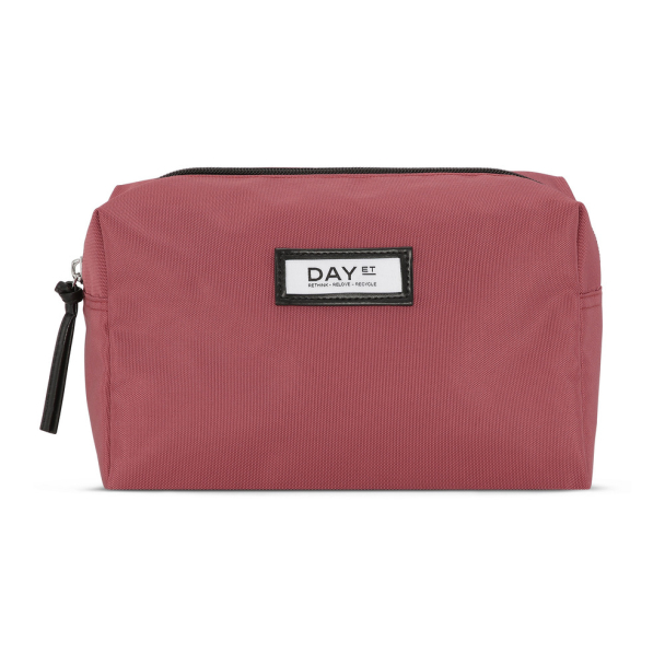 DAY Gweneth Beauty - Image 1