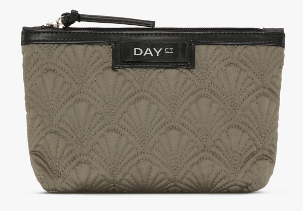 Day Gweneth Q Wow Mini