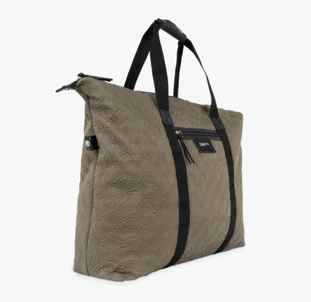 DAY Gweneth Q Wow Weekend - Image 2