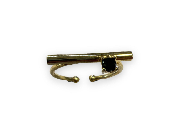 Forgylt ring m. svart cubic zirkonia (Regulerbar)