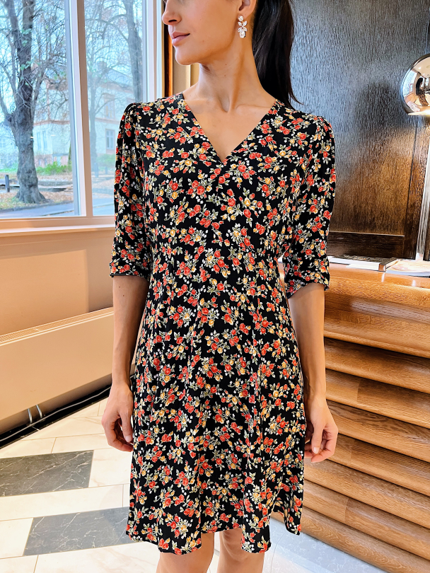 Festive 50s Dress - Roses - Image 1