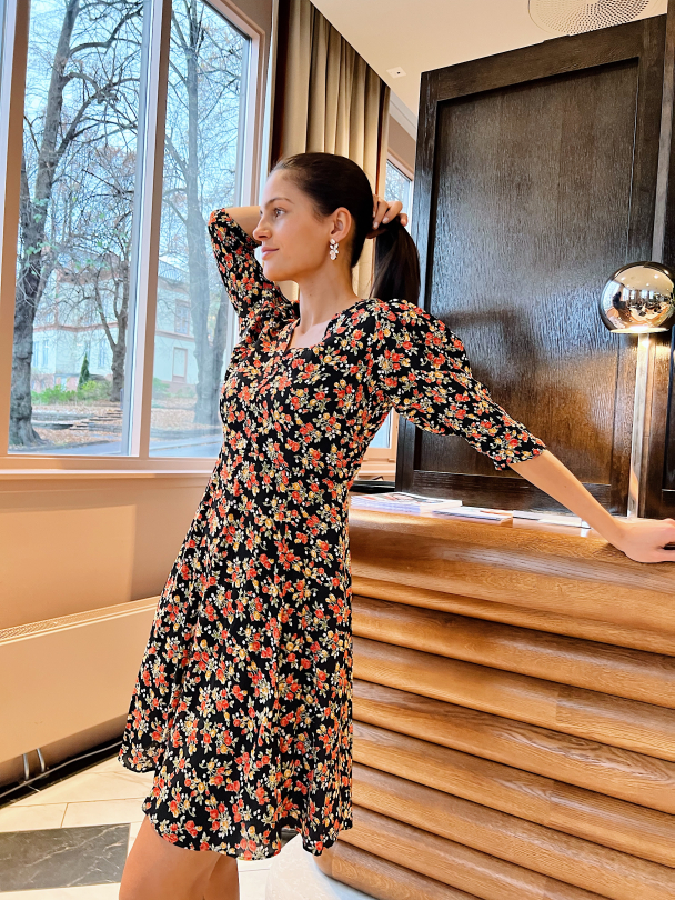 Festive 50s Dress - Roses - Image 3