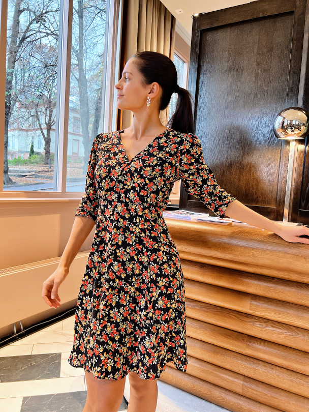 Festive 50s Dress - Roses - Image 5