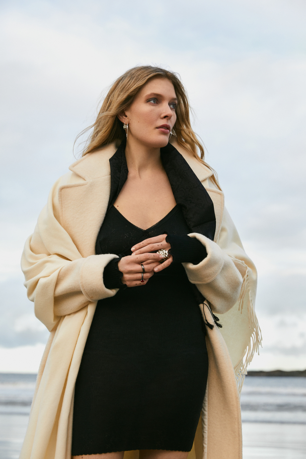 'Vintage Lace' string slip, black - Image 1