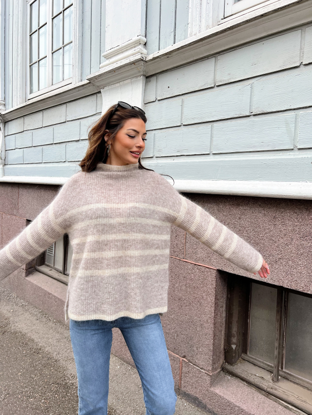 Ovalis Knit T-Neck - Crockery - Image 9