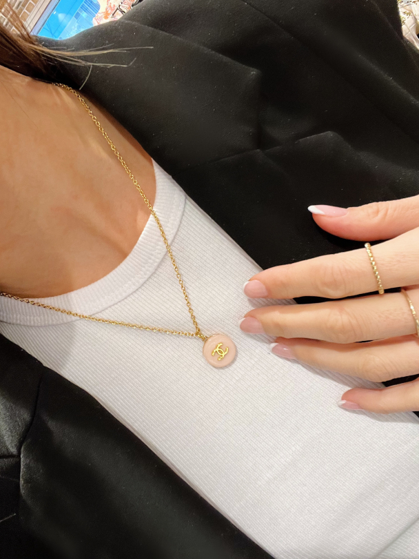 Vintage Chanel Medium - Gold/Baby Pink  - Image 2