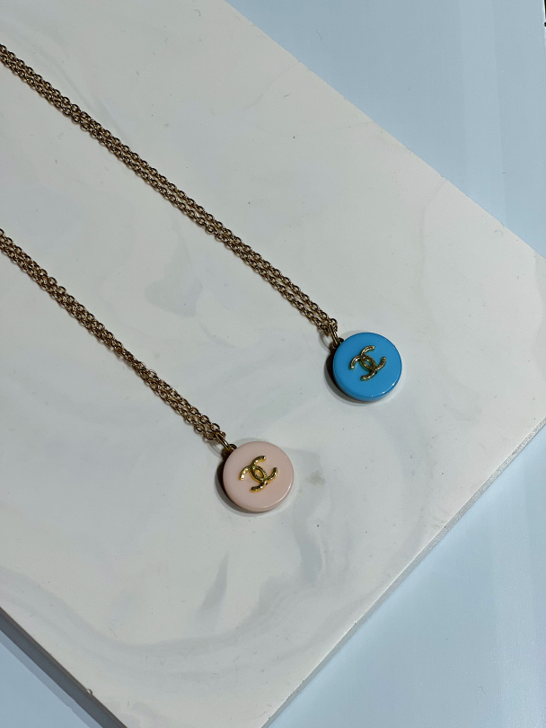 Vintage Chanel Medium - Gold/Baby Pink  - Image 3