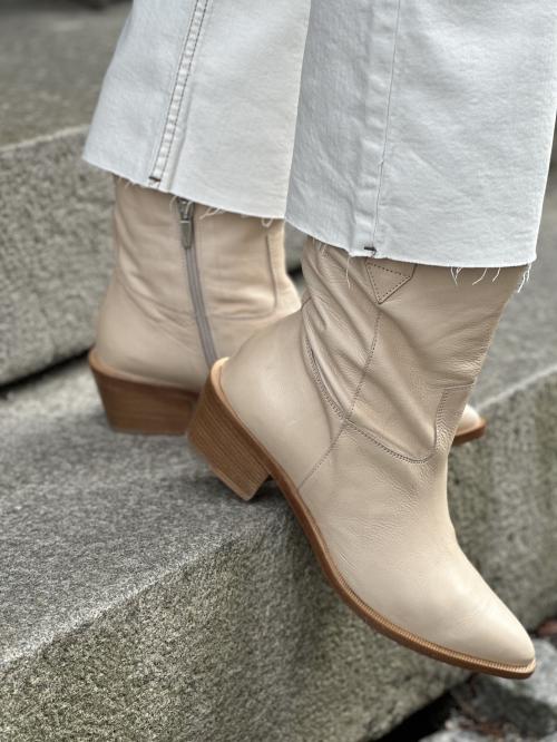 Light Beige Ladies Ankle Boots P8644 | Light Beige Ladies Ankle Boots P8644 fra Laura Bellariva